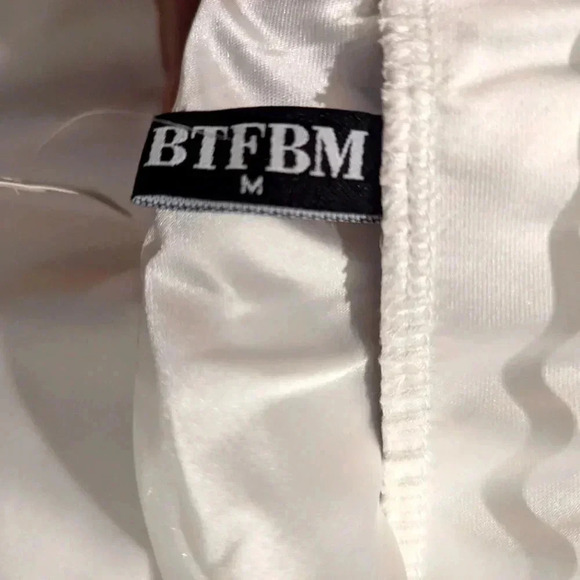 BTFBM Summer White Satin look Elastic Waist Skirt - size M or 8-10 BNWT - Picture 5 of 7